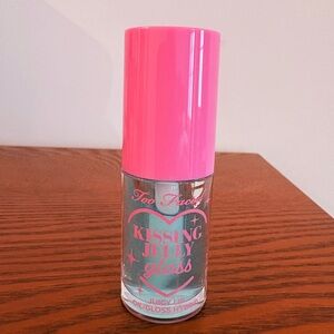 Limited edition shade! Too Faced Kissing jelly Non-sticky Lip Gloss